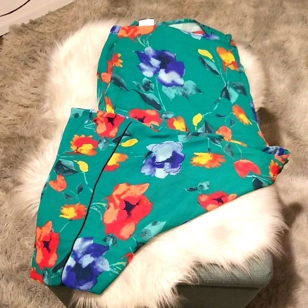 Lane Bryant Floral Cropped Pants Size 26/28 Petite